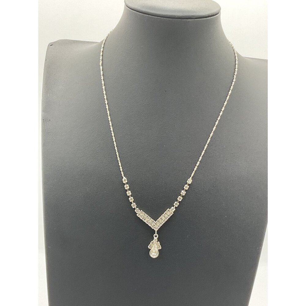 Elegant Rhinestone Necklace With Teardrop Pendant & Adjustable Chain